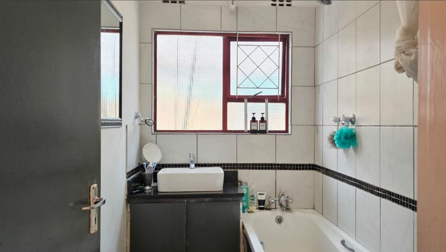 3 Bedroom Property for Sale in Nahoon Valley Park Eastern Cape